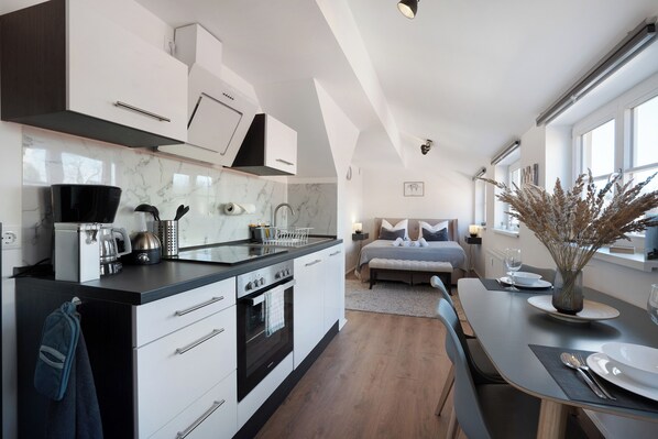 Fridge, microwave, oven, stovetop