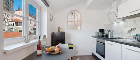 Réfrigérateur, four, plaque de cuisson, lave-vaisselle