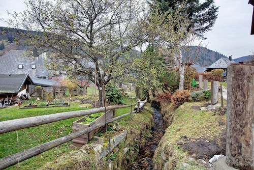 Holiday Apartment 'Appartement B, 66sqm' with Shared Garden, Balcony and Wi-Fi