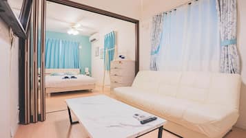 3 bedrooms, desk, iron/ironing board, travel crib