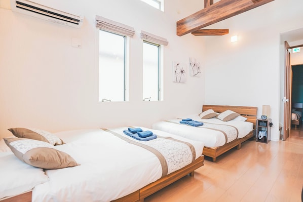 3 bedrooms, desk, iron/ironing board, travel crib