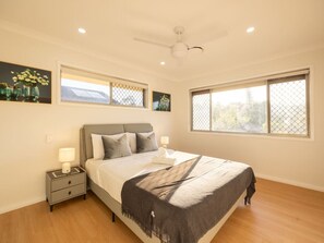 1 chambre, fer et planche à repasser, lit parapluie, Wi-Fi