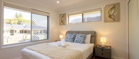 1 habitación, tabla de planchar con plancha, cuna de viaje y wifi