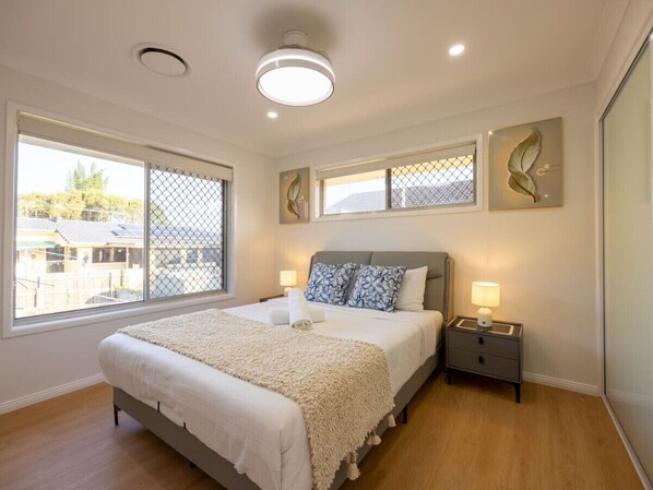 1 bedroom, iron/ironing board, travel cot, WiFi