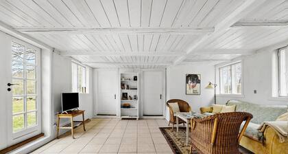 Cozy home in Aakirkeby with WiFi