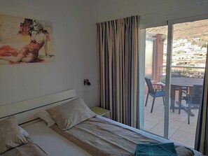 1 dormitorio, tabla de planchar con plancha, Internet y ropa de cama