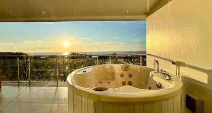 A26 - 2 Bdr Condo, Stunning Sea View, Karon Beach