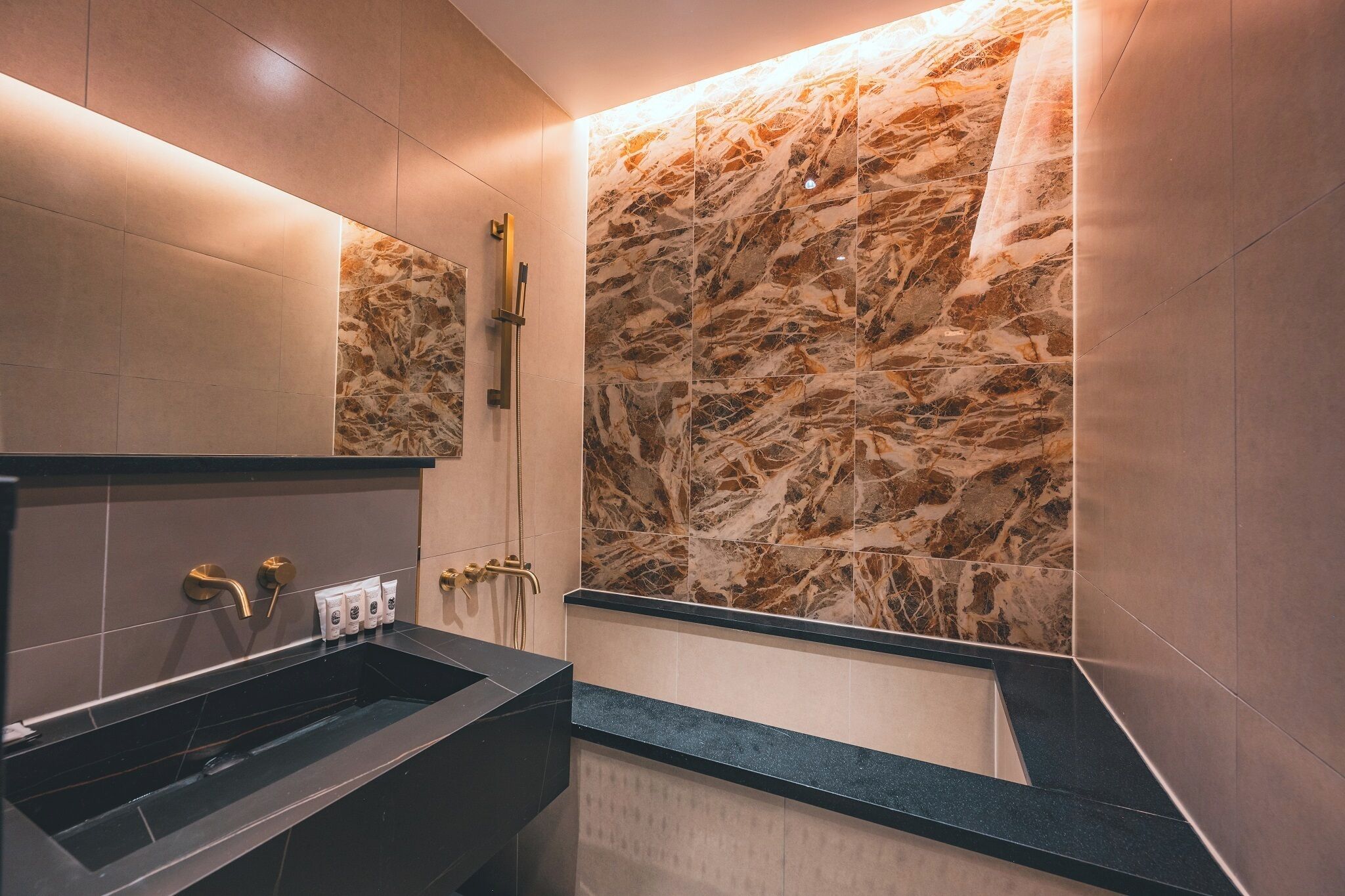 Standardværelse - japansk futon - ikke-ryger (Ondol) | Badeværelse | Hårtørrer, badekåber, hjemmesko, håndklæder