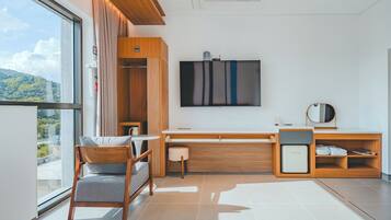 Standard Twin Room, Non Smoking | Premium bedding, free minibar, blackout drapes, soundproofing