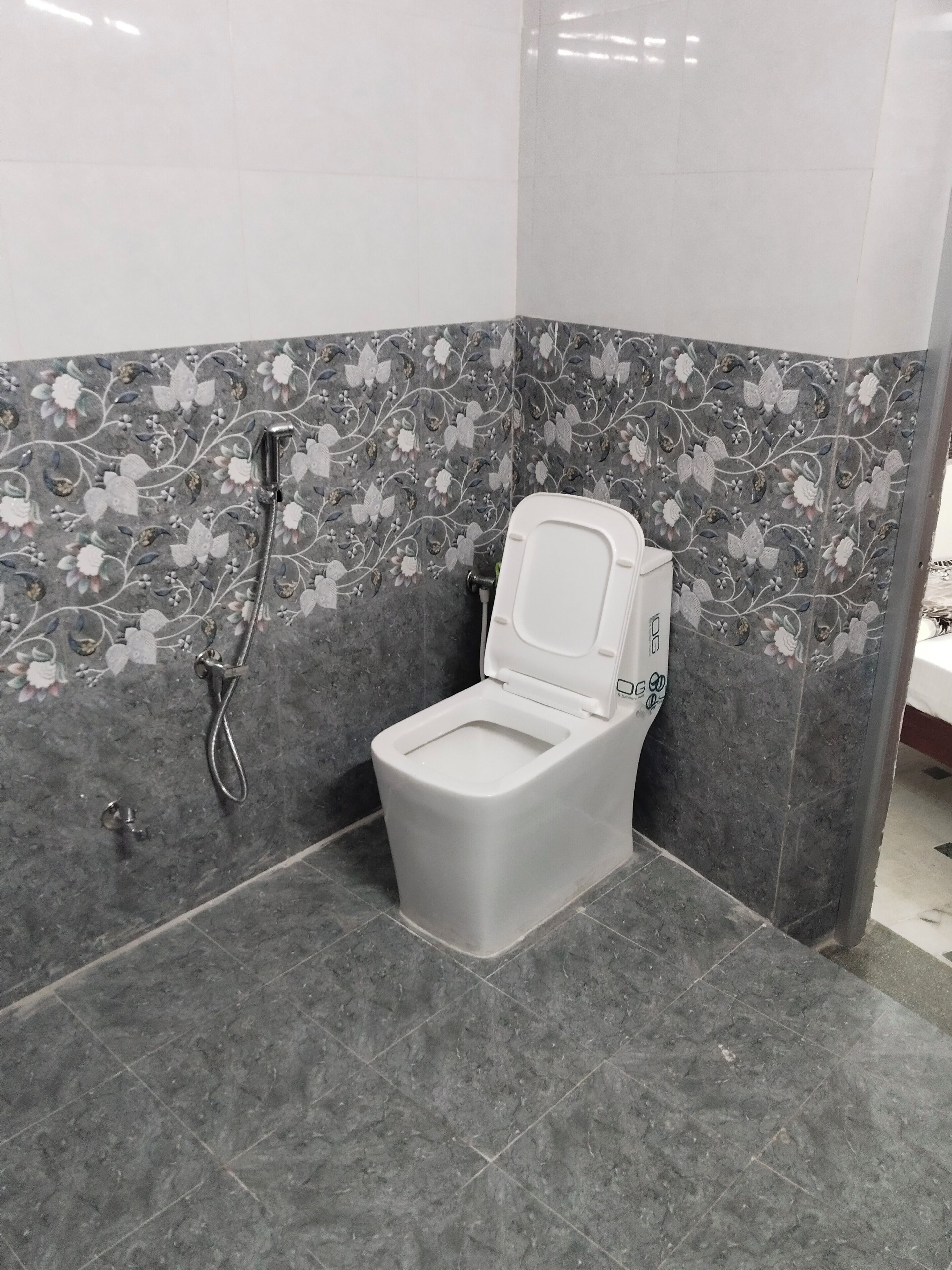 Deluxe Room | Bathroom | Toilet paper