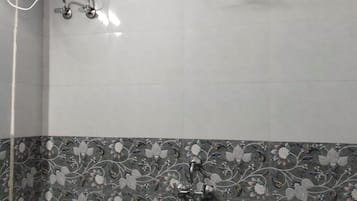 Deluxe Room | Bathroom | Toilet paper