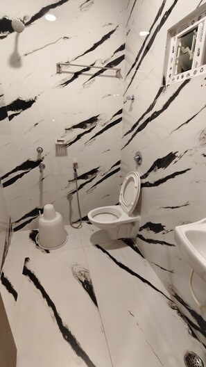 Luxury Quadruple Room, Balcony, Beach View | Bathroom | Shower, free toiletries, soap, shampoo