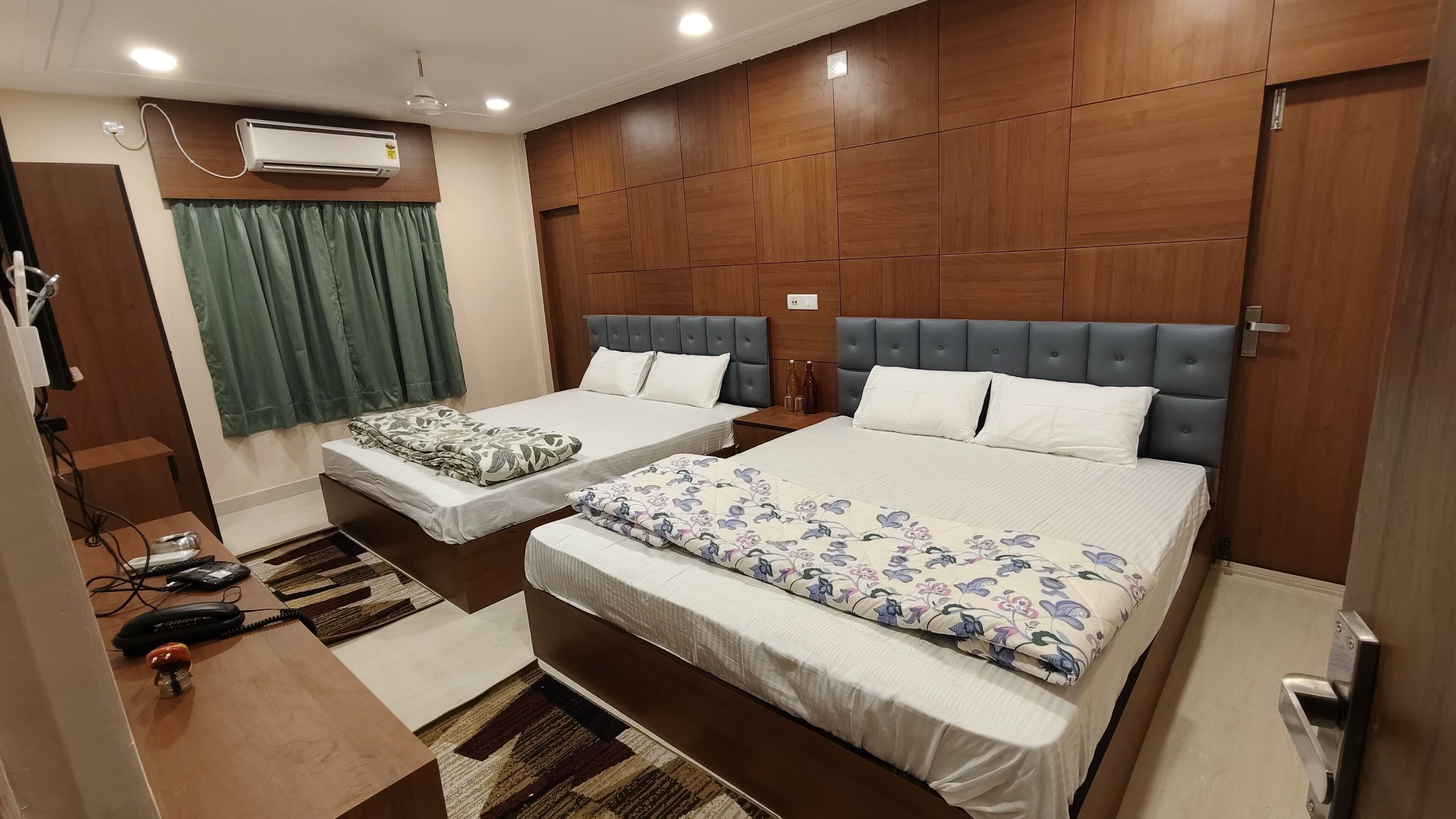 Luxury Quadruple Room, Balcony, Beach View | Desk, laptop workspace, free WiFi