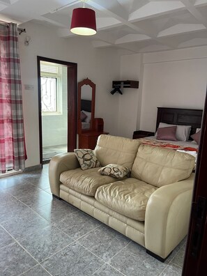 Deluxe Studio, Garden View | Living area - Ingrids Place Namugongo (Kampala)