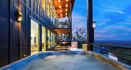 Infinity Pool, Hot Tub, Game Room, Panoramic Views | Whiskey Ridge by AvantStay