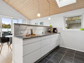 Geladeira, micro-ondas, fogão, lava-louças