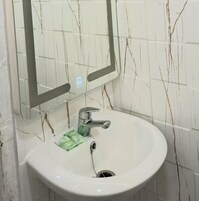 Artículos de tocador gratuitos, toallas, jabón, papel higiénico