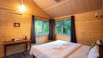 Superior Cabin, Garden View | Soundproofing, free WiFi