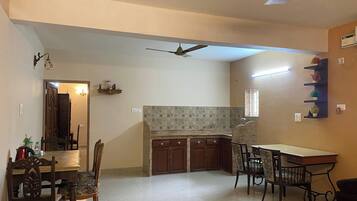 Appartement Familial, 1 chambre, vue jardin | Cuisine privée | Bouilloire électrique
