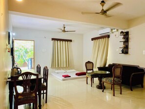 Familienapartment, 1 Schlafzimmer, Gartenblick | Wohnbereich