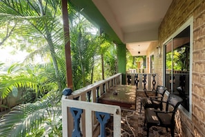 Comfort Room, Garden View