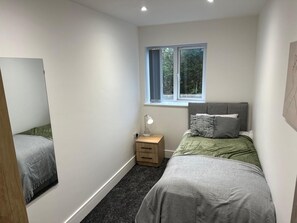 2 bedrooms, iron/ironing board, free WiFi