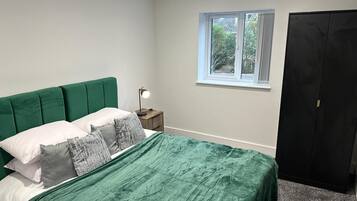 2 bedrooms, iron/ironing board, free WiFi