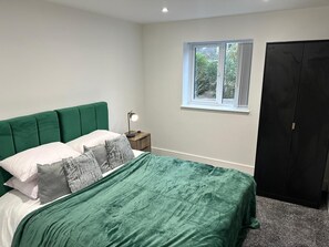 2 bedrooms, iron/ironing board, free WiFi