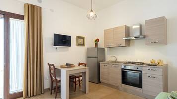 Frigorifero, forno, piano cottura, pentole/stoviglie/utensili