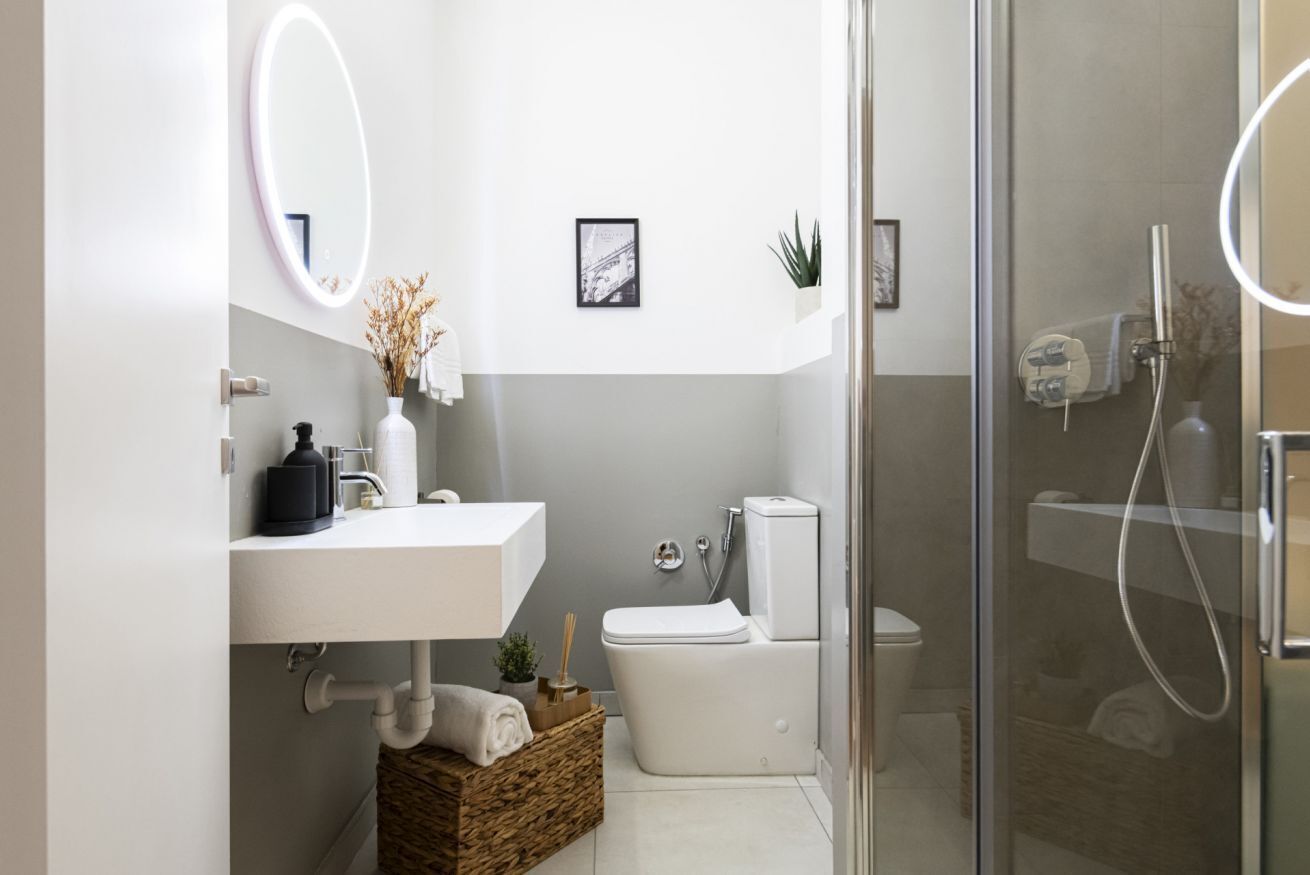 Dusche, Haartrockner, Handtücher