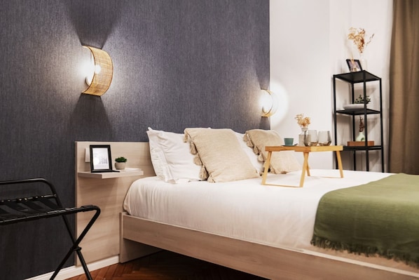 1 habitación, tabla de planchar con plancha, wifi y ropa de cama