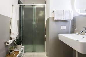 تجهيزات دش، مجففات شعر، مناشف