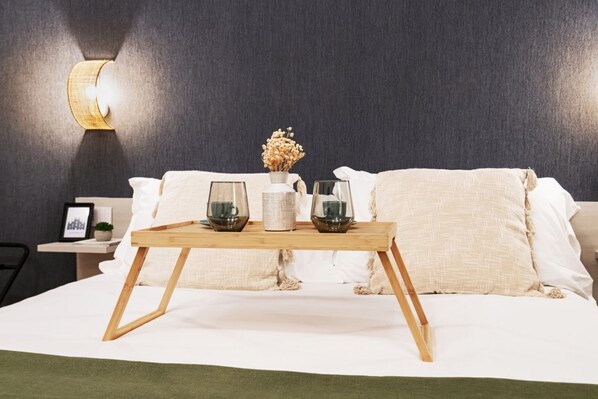 1 habitación, tabla de planchar con plancha, wifi y ropa de cama