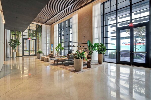 Lobby - NEW Stunning 2/2 with Panoramic Views of Miami PH Condo 50th floor (Miami)