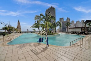 Pool - NEW Stunning 2/2 with Panoramic Views of Miami PH Condo 50th floor (Miami)