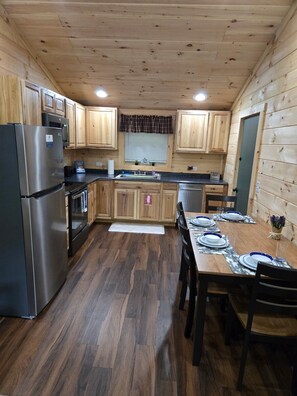 Fridge, oven, stovetop, dishwasher
