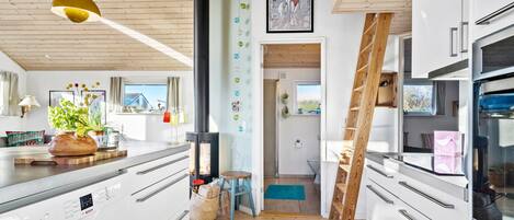 Jääkaappi, uuni, liesi, astianpesukone