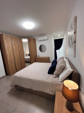 3 bedrooms, iron/ironing board, WiFi, bed sheets - 3 Bedroom Seaside Luxury Apartment with A/Cs, Wifi and Seaview in St Paul's Bay (St. Paul's Bay)