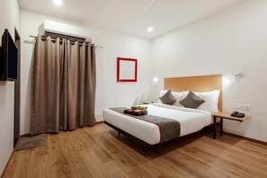 Classic Double Room, 1 Queen Bed, Private Bathroom | Hypo-allergenic bedding, down comforters, in-room safe, laptop workspace - The Onyx (Nagpur)