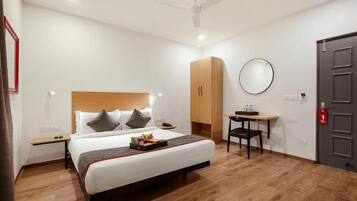 Habitación doble clásica, 1 cama Queen size, baño privado | Ropa de cama hipoalergénica y edredón