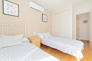2 bedrooms, iron/ironing board, WiFi, bed sheets - PROARQUINSA S.A. offers you temporary luxury apartments in Madrid. (Madrid)