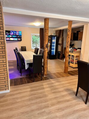 Dining - Comfortable and versatile room-perfect for relaxation, work and exchange (Winterberg)