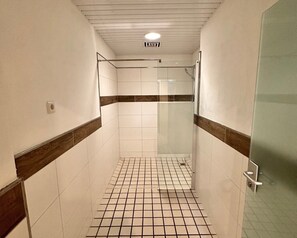 Hair dryer - Comfortable and versatile room-perfect for relaxation, work and exchange (Winterberg)