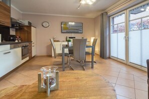 Fridge, microwave, oven, stovetop - Holiday apartment Ambience (Norddeich)