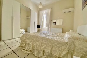 3 bedrooms, iron/ironing board, travel cot, WiFi - SUMMERHOME NAPLES CENTER (Napoli)
