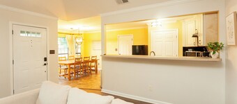 Family & Pet Friendly - Backyard - Patio