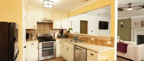 Refrigerador, microondas, horno, placa de cocina