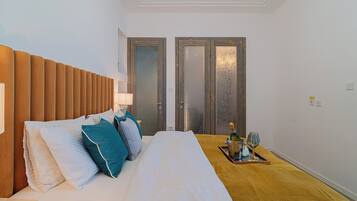 Comfort appartement, 2 slaapkamers, balkon, uitzicht op stad | 2 slaapkamers, verduisterende gordijnen, een strijkplank/strijkijzer