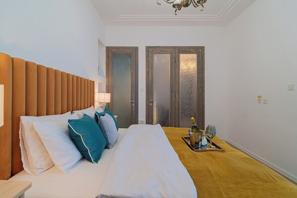 舒適公寓, 2 間臥室, 露台, 城市景 | 2 間睡房、遮光窗簾/窗簾、熨斗/熨衫板、免費 Wi-Fi