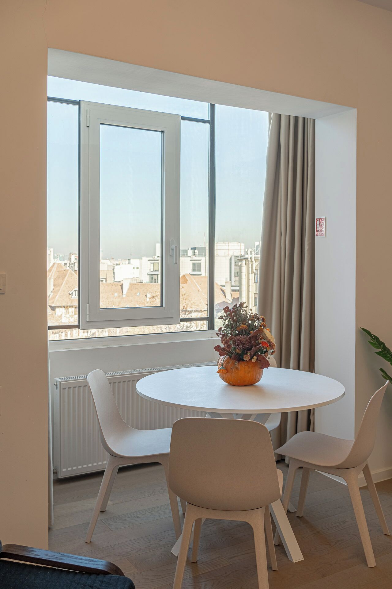 Apartemen Comfort, 2 kamar tidur, balkon, pemandangan kota | 2 kamar tidur, tirai kedap cahaya, dan setrika/meja setrika